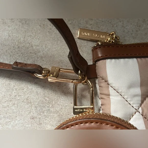 Women’s Anne Klein Beige 2-Pieces Wristlet With Coins Case NWOT - Picture 4 of 13